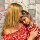 Мама может ВСЁ/ мама Таня, дочка Настя книги поделки София Ева Анна Аня Маша Варя Мария Вика муж папа дочь маникюр ресницы бабушка педиатр врач сестра брат садик